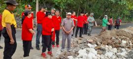 Bupati Gunungkidul Monitoring Gotong Royong Pembangunan Drainase di Puleireng Sidoharjo